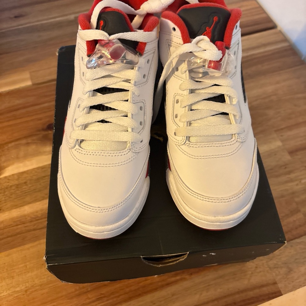 Jordan White and Red Sneakers Low-Top Athletic Design Jordan 4 red fired